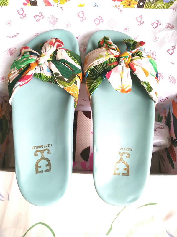Fizzy Goblet sliders, Women's Fashion, Footwear, Flipflops and Slides on  Carousell
