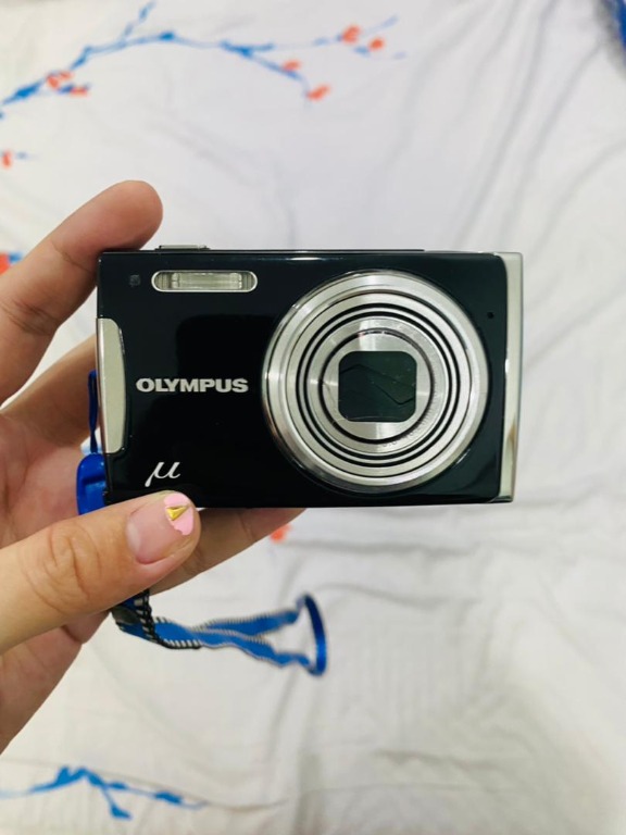 Olympus Mju 1060 Digital Camera - Starry Silver (10MP, 7x Optical Zoom) 3.0  inch LCD Full Set with Memory Card Battery Charger