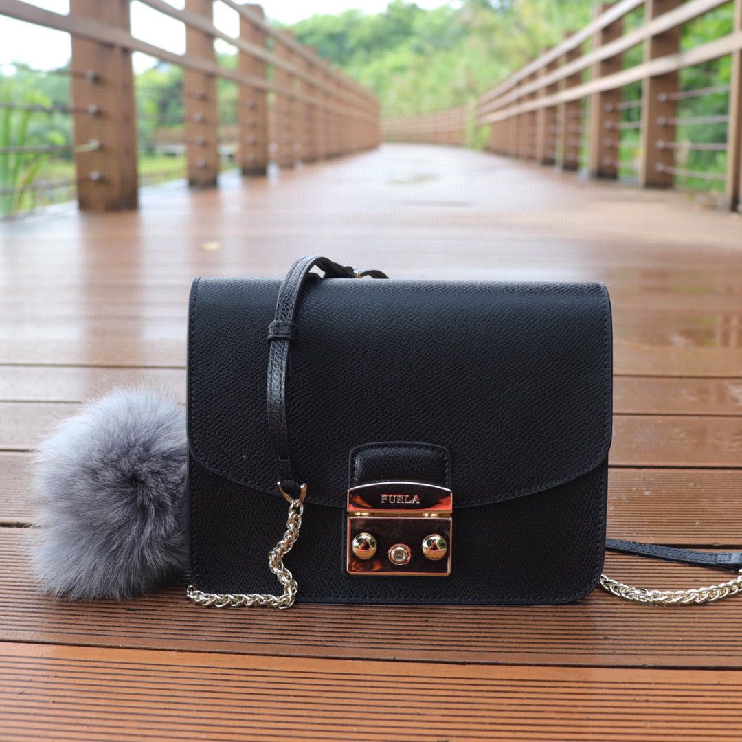 Furla metropolis medium size clearance