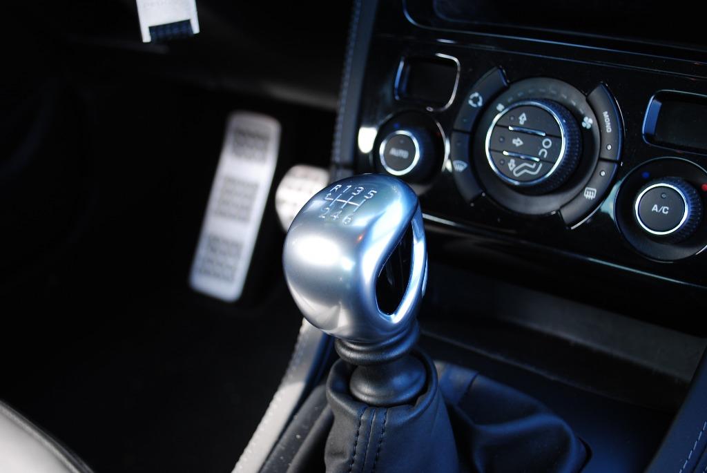 Peugeot 208 2025 gti gear knob