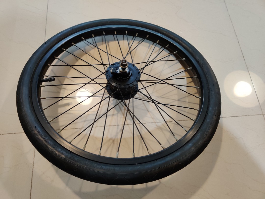 Dynamo hub discount wheel 700c disc