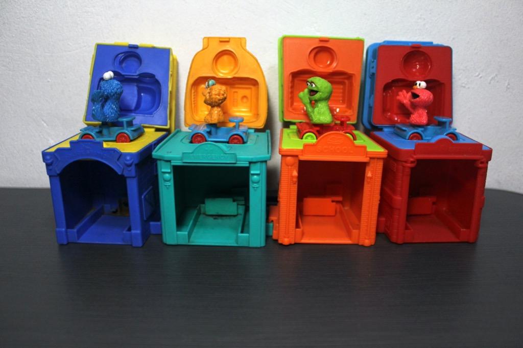 2005 Sesame Street Clayworks (Category: Vintage Collectibles) located in San Juan City. Submitted by babykuma25 (Listing ID 1108310851, Image 3). Description: What you see is what you get plus 1 zoey and 1 cookie monster Sira yung bubong ni Cookie Monster Di makaupo ng maayos si Oscar sa kotse nya Marumi yung loob ni zoey & cookie monster.