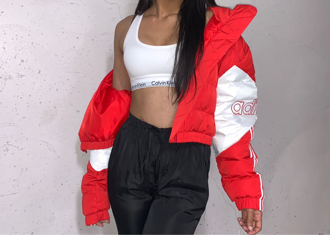 Adidas originals cropped puffer jacket in red discount