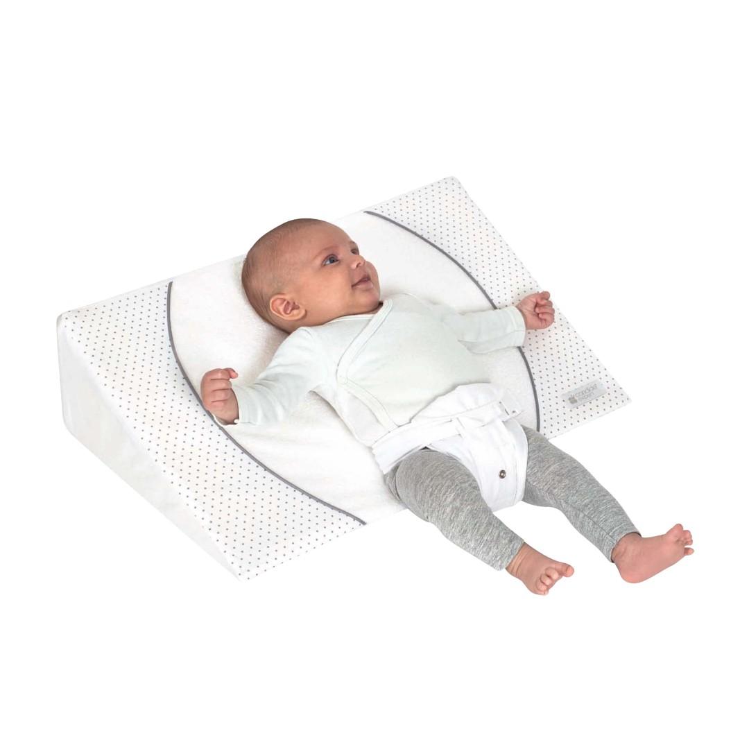 Newborn outlet reflux wedge