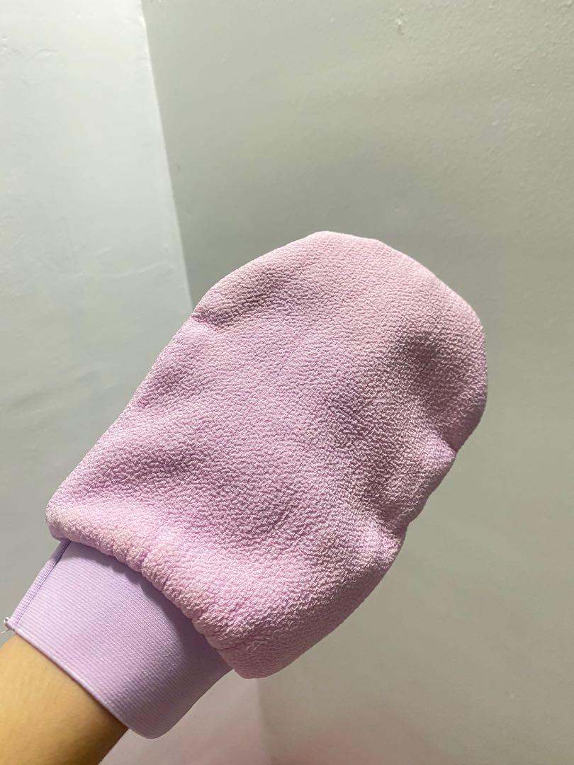 Body wheat glove (Category: Bath) located in Manila. Submitted by zappy21 (Listing ID 1108463410, Image 1). Description: Stuck ka na lang ba sa ECQ at hindi makapag spa?😣😩😩😩😩😩PAPAHULI KA BA SA USO??? ETO ANG LEGIT TAGAL LIBAG INUTZ🤪mag self experiment at DIY ka na lang tanggal libang, tanggal libag😂 LAHAT NG NATATAGONG CHISMIS SA KATAWAN MO GUGULANTANG PAG GINAMIT MO TO🤩 DI MO NA KAILANGAN PUMUNTA PA NG SALON🤪 PANO GAMITIN??? AFTER MAG 