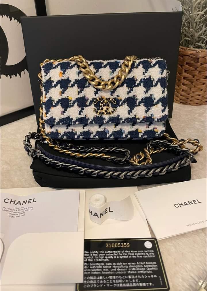 Chanel 19 Houndstooth Navy White Large Flap bag - AWC1406 – LuxuryPromise