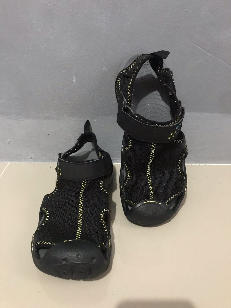 crocs swiftwater mesh deck