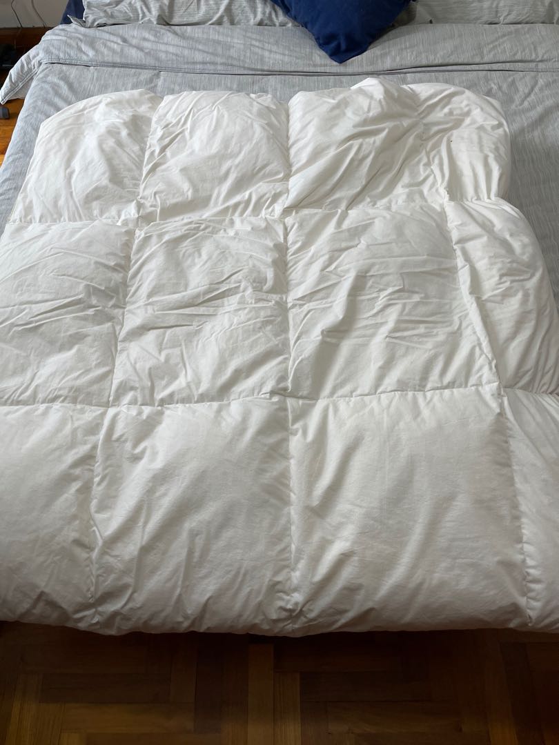 Ikea Honsbar Quilt (King), Furniture & Home Living, Bedding & Towels on