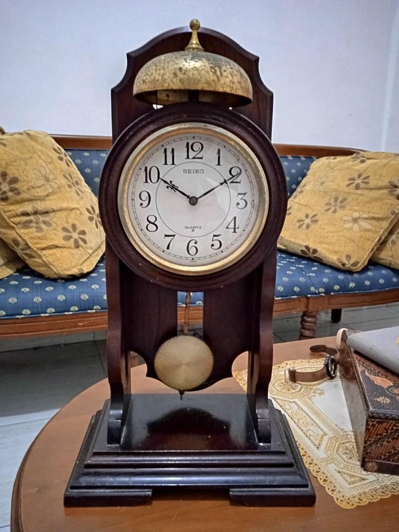 Jam Seiko duduk