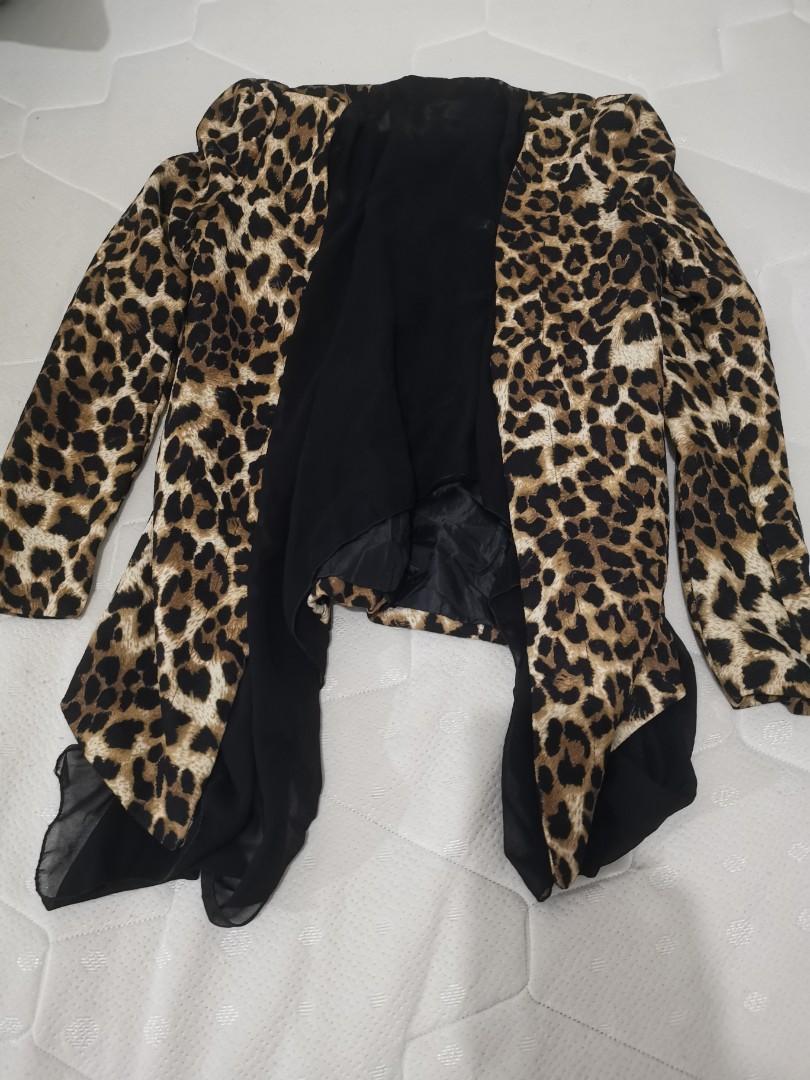 Leopard print coat (Category: Coats, Jackets and Outerwear) located in Manila. Submitted by selling_preloved_items1122 (Listing ID 1108409784, Image 1). Description: only used once can fit small-medium body frame.