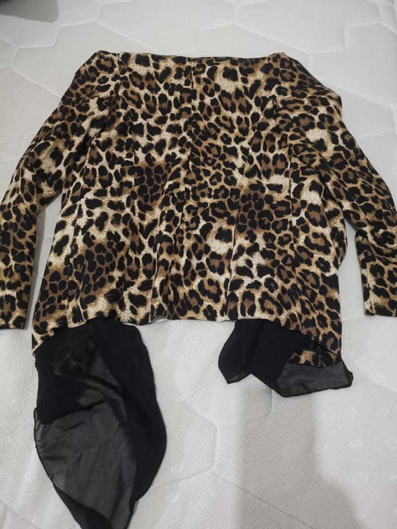 Leopard print coat (Category: Coats, Jackets and Outerwear) located in Manila. Submitted by selling_preloved_items1122 (Listing ID 1108409784, Image 2). Description: only used once can fit small-medium body frame.