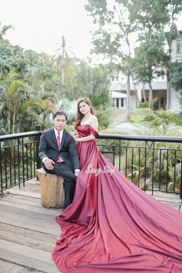 Long trail dress for prenup shop