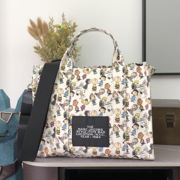 Marc jacobs hot sale snoopy tote bag