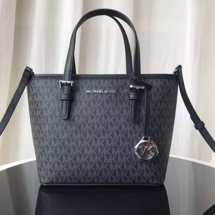 Michael Kors Tote Bag in Black, Women's Fashion, Bags & Wallets, Tote Bags  on Carousell