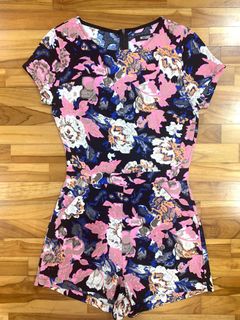 (Category: ) located in . Submitted by trendiestclothes (Listing ID 1108325853, Image 1). Description: .