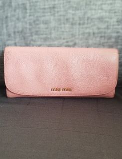 (Category: ) located in . Submitted by beautyfromashes (Listing ID 1108449631, Image 1). Description: .