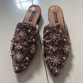 (Category: ) located in . Submitted by beeswardrobe (Listing ID 1108284795, Image 1). Description: .