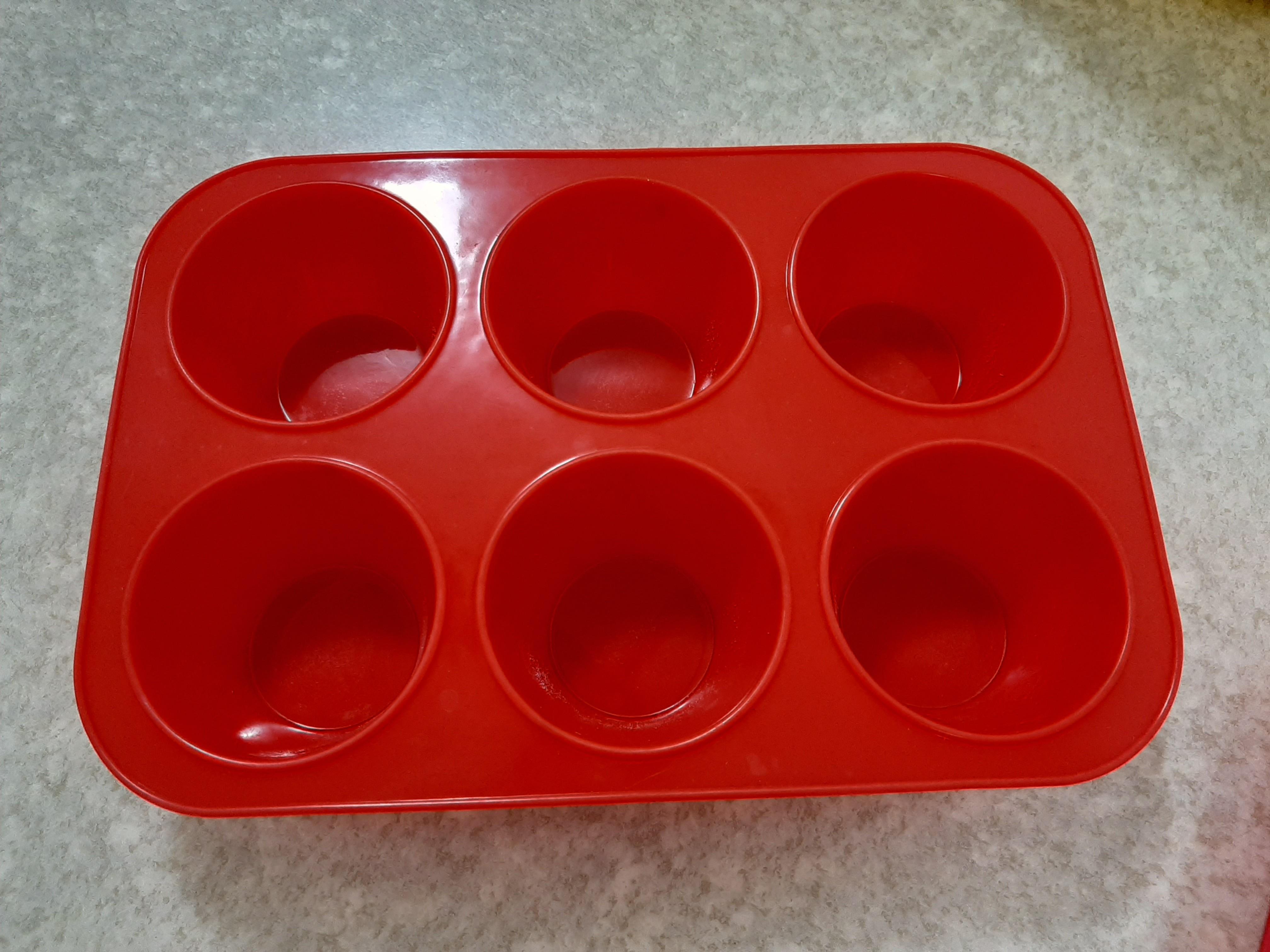 PRESS 6 Cup Non-Stick Silicone Muffin Pan with Lid