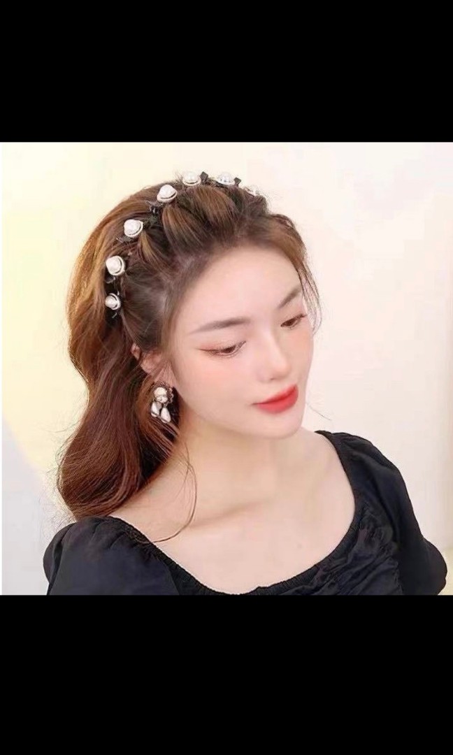 Perversión Rodeo la carretera tiktok headband with clips, Women's Fashion, Watches & Accessories, Hair  Accessories on Carousell