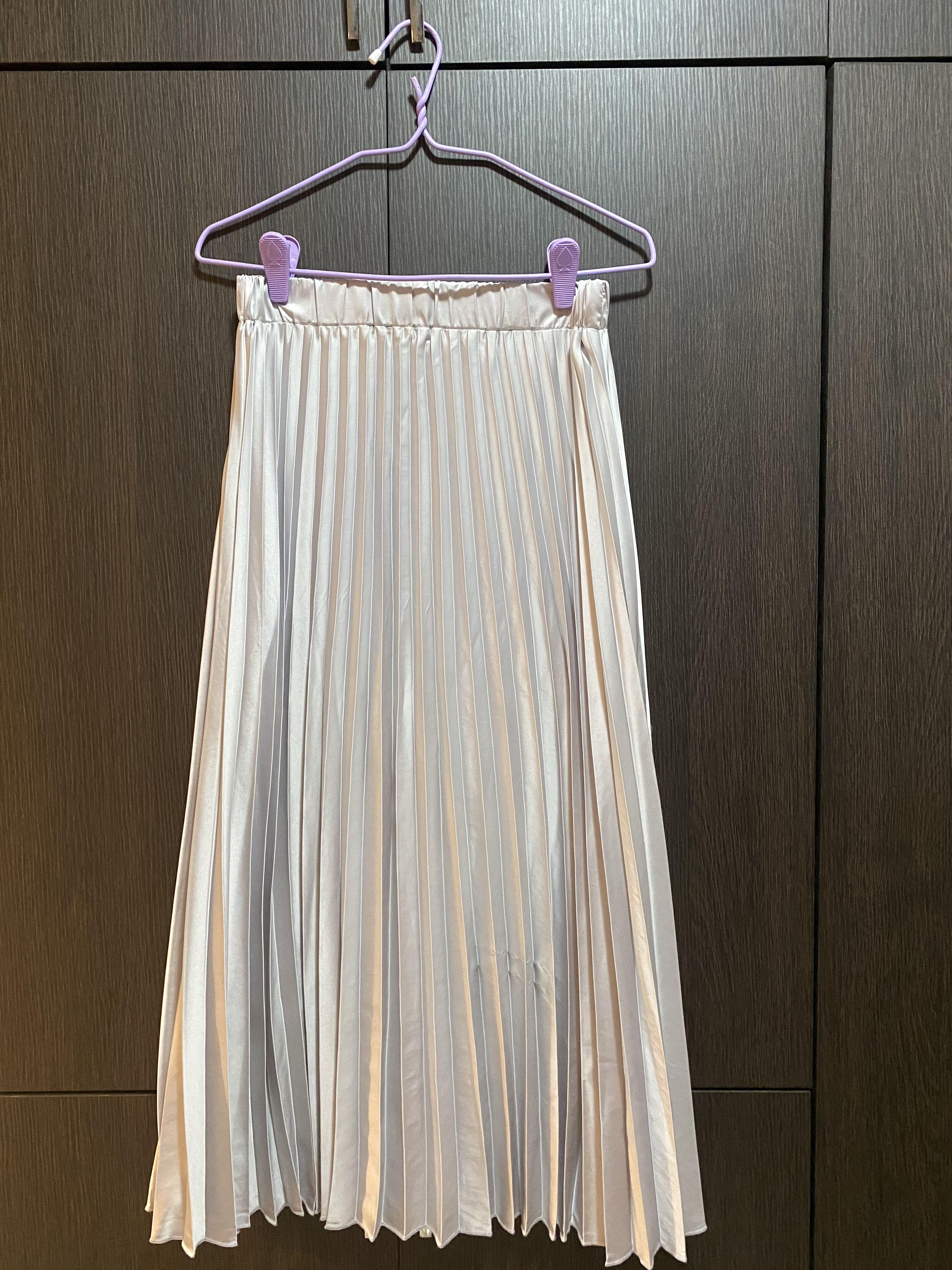 Valleygirl MIDI Pleated Skirt Women s Fashion Bottoms Skirts on Carousell