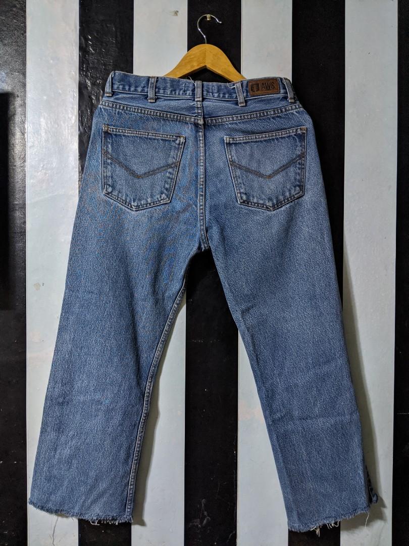 Alien Workshop Jeans (Category: Jeans) located in Santa Rosa. Submitted by bunogdaw (Listing ID 1108429161, Image 2). Description: Vintage Alien Workshop Jeans Frayed hem Baggy fit Size 32 Very good condition Issue small paint stain (see last pic) ₱950+sf (negotiable) Meet-up: Biñan to Calamba.