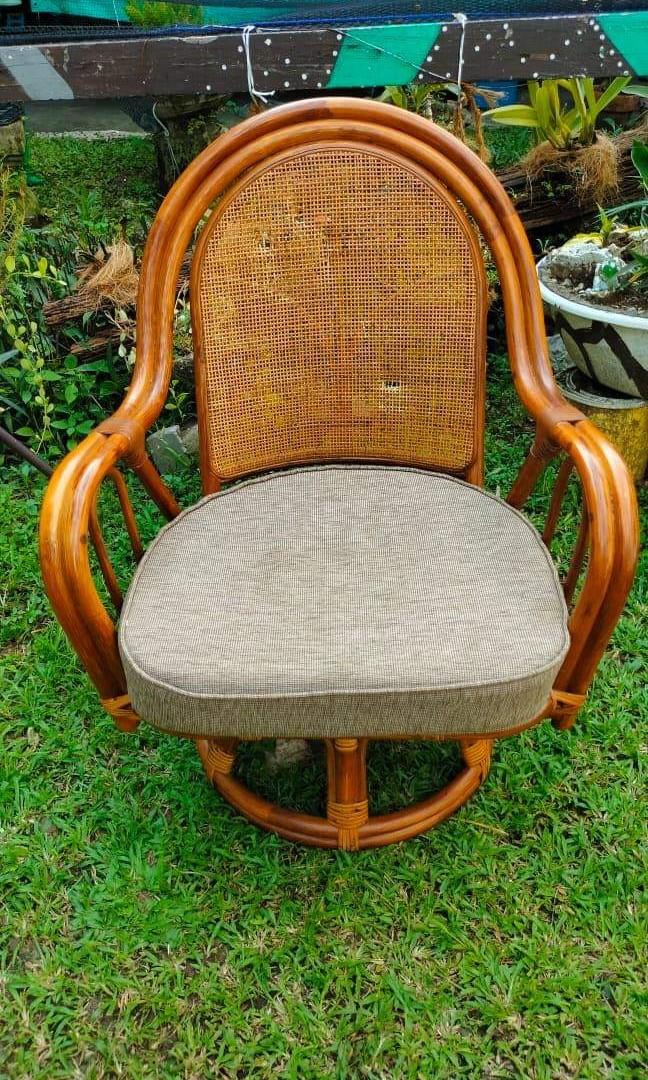 Vintage wicker online swivel chair