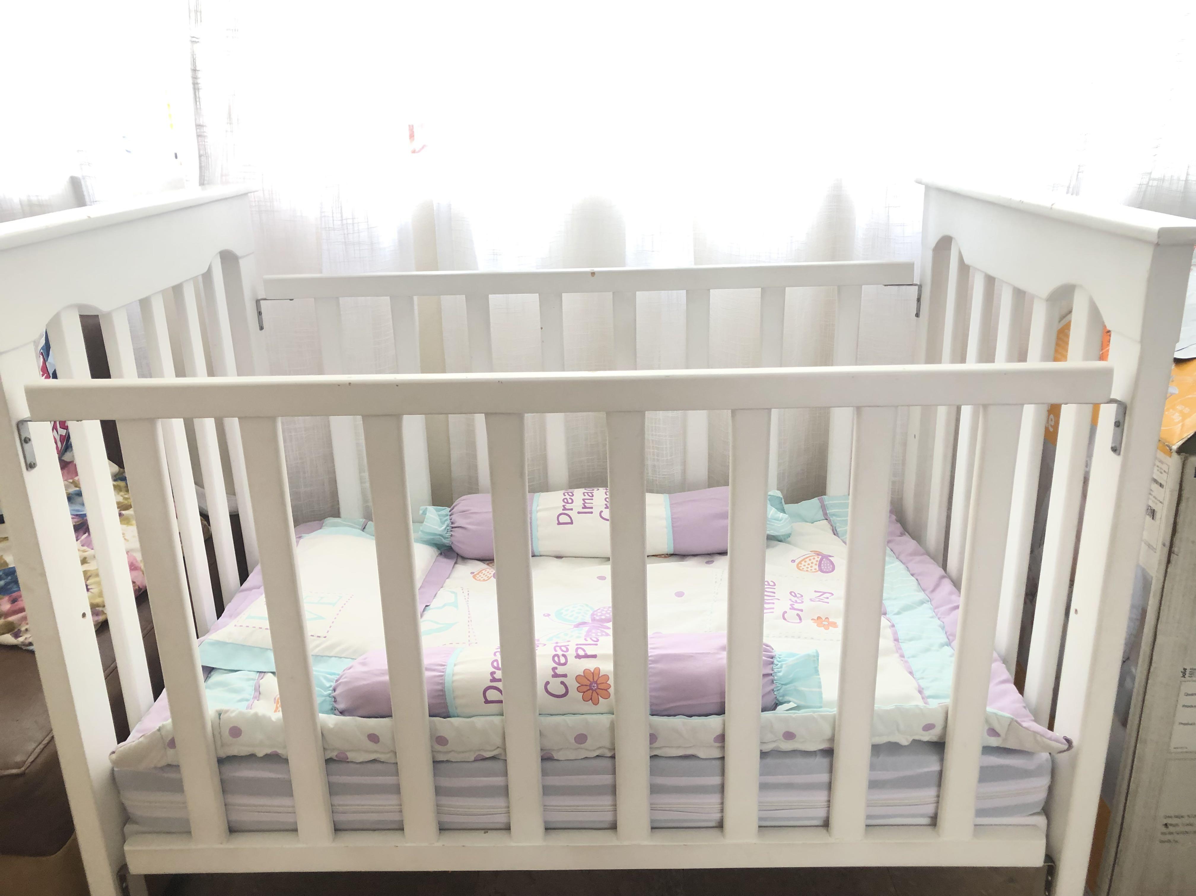 Preloved crib top