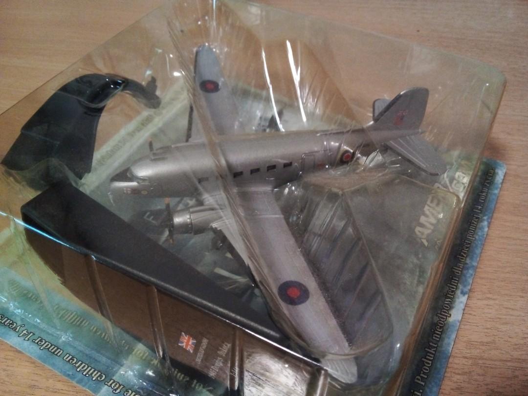 1100 / 1144 aircraft display models for sale, Hobbies & Toys, Toys