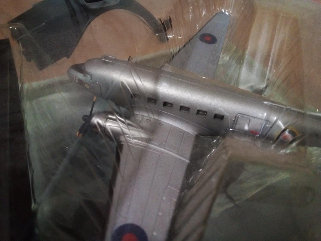 1100 / 1144 aircraft display models for sale, Hobbies & Toys, Toys
