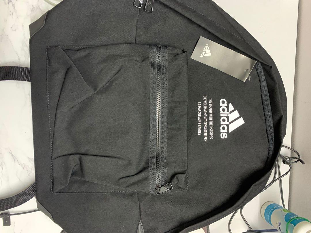 The brand with the three sales stripes bag