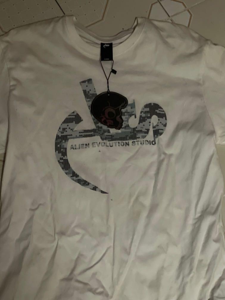 Alien evolution studio tee (Category: Tshirts & Polo Shirts) located in Singapore. Submitted by soraroxas (Listing ID 1108646558, Image 2). Description: BN AES TEE AES（Alien Evolution Studio），由台湾艺人「小鬼」 黄鸿升所创立的街头潮流品牌AES，于2008年正式 #小鬼 #黄鸿升 #Aes #alien evolution studio #alien huang #bathing ape #supreme .