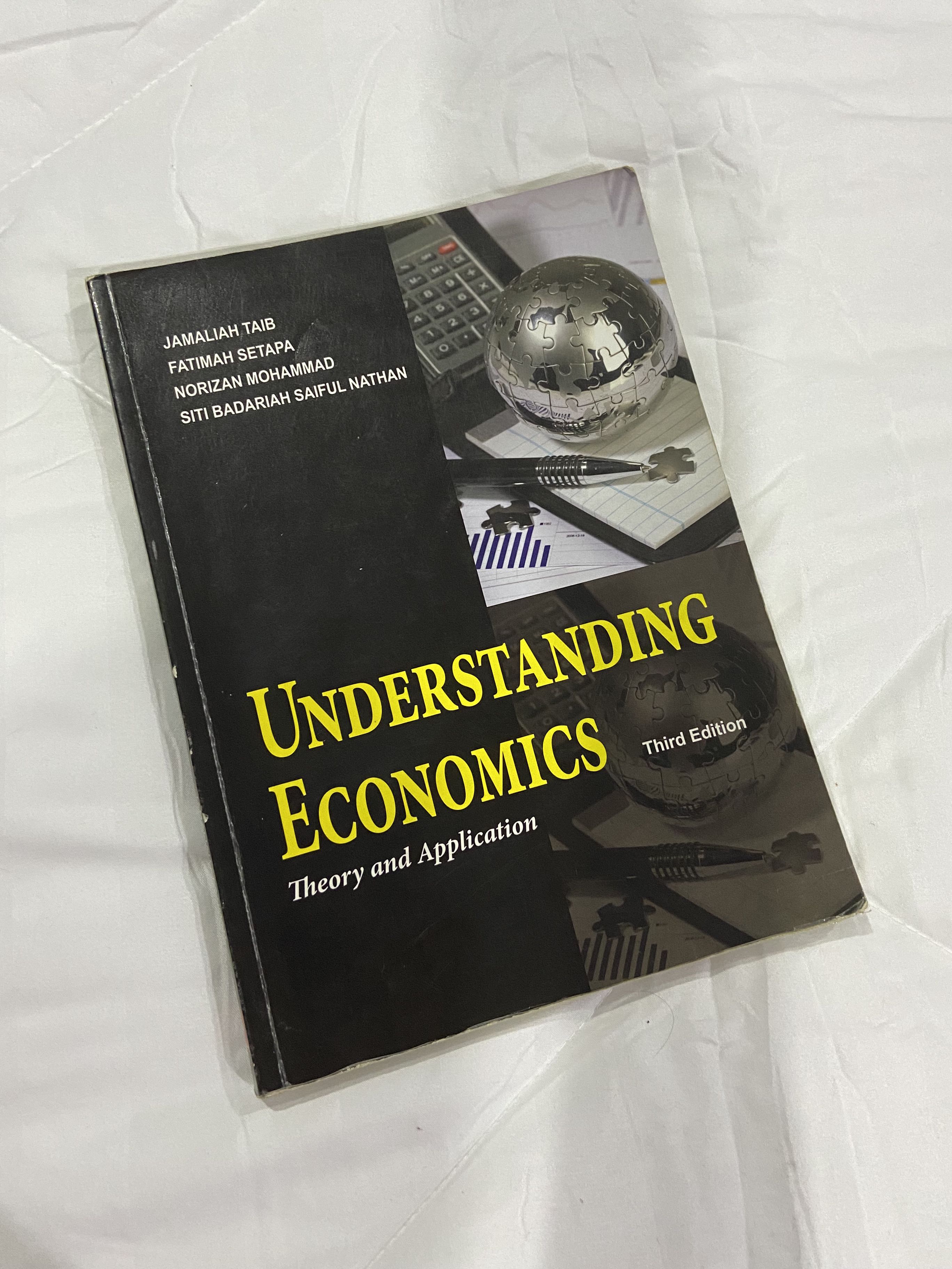 Buku Economics, Hobbies & Toys, Books & Magazines, Textbooks On Carousell