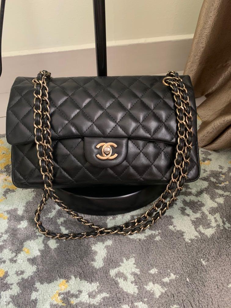 Chanel Classic Flap 25  in black (calf leather)