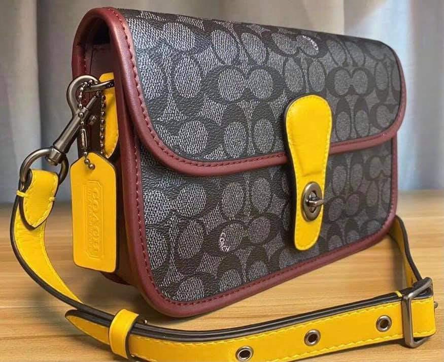 Coach turnlock sales tab messenger