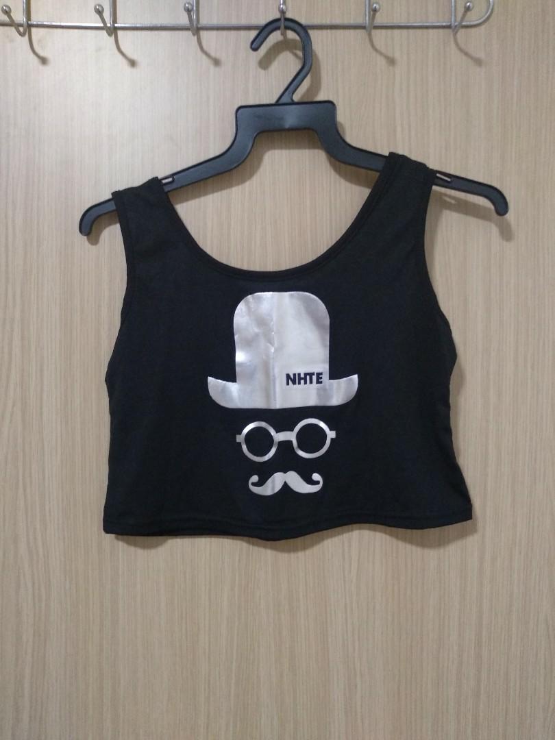 Crop tops (Category: Sleeveless) located in Singapore. Submitted by beestall (Listing ID 1108564008, Image 1). Description: .