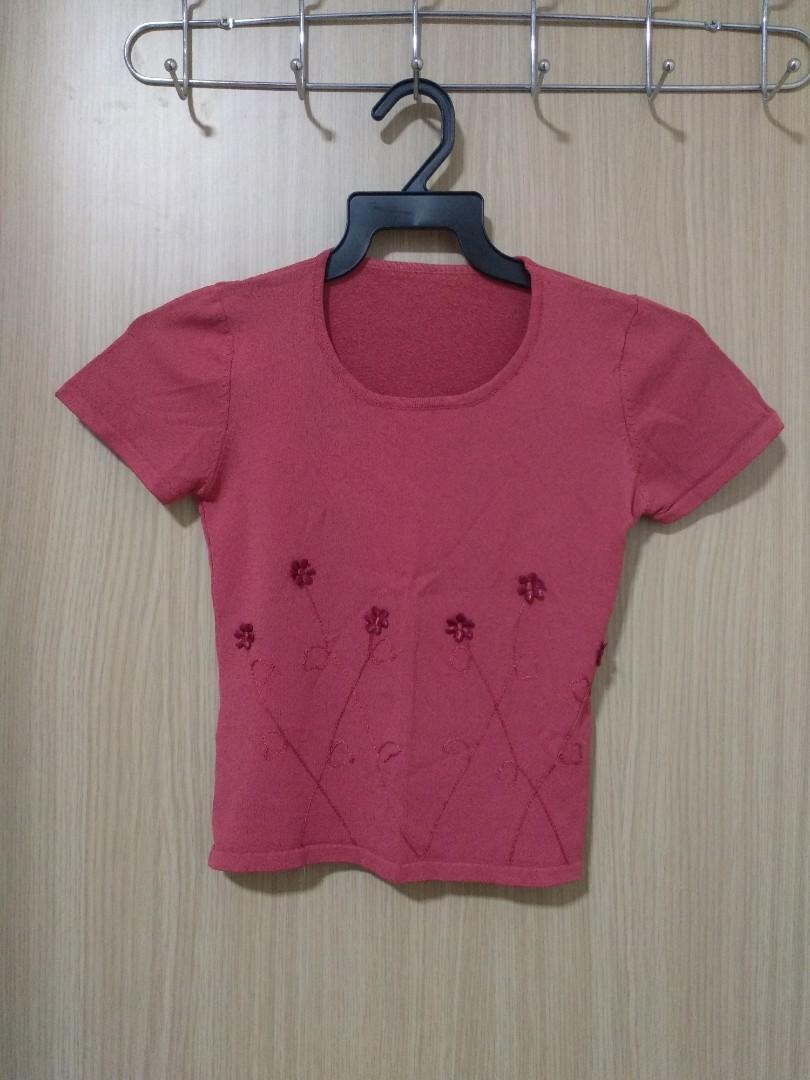 Crop tops (Category: Sleeveless) located in Singapore. Submitted by beestall (Listing ID 1108564008, Image 3). Description: .