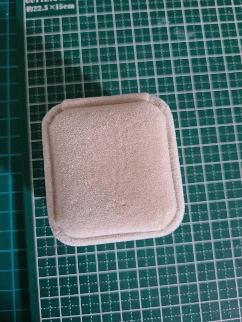 Felt ring deals box