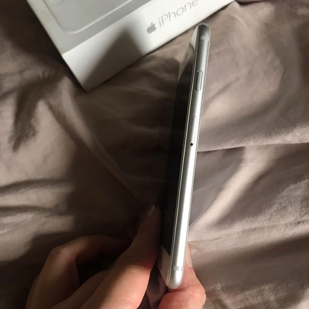 iPhone 6 White (Globe Locked) 64GB (Category: iPhone 6 Series) located in Pasig City. Submitted by springcleaning.mnl (Listing ID 1108555411, Image 3). Description: With minor scratches 64GB With cases Silver No icloud issues No history of repair 51% battery health BOX & UNIT ONLY LAST PRICE. NO HAGGLING.