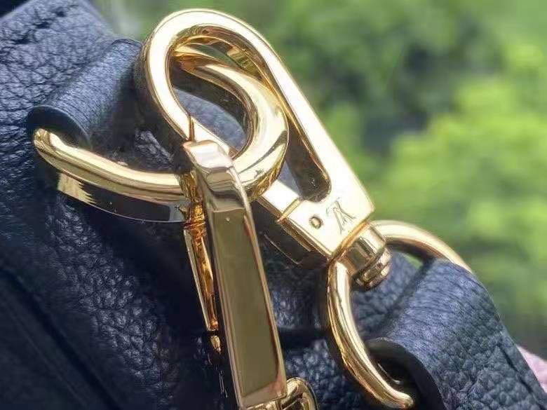 Louis Vuitton lock me tender bag preorder japan 🇯🇵, Luxury, Bags