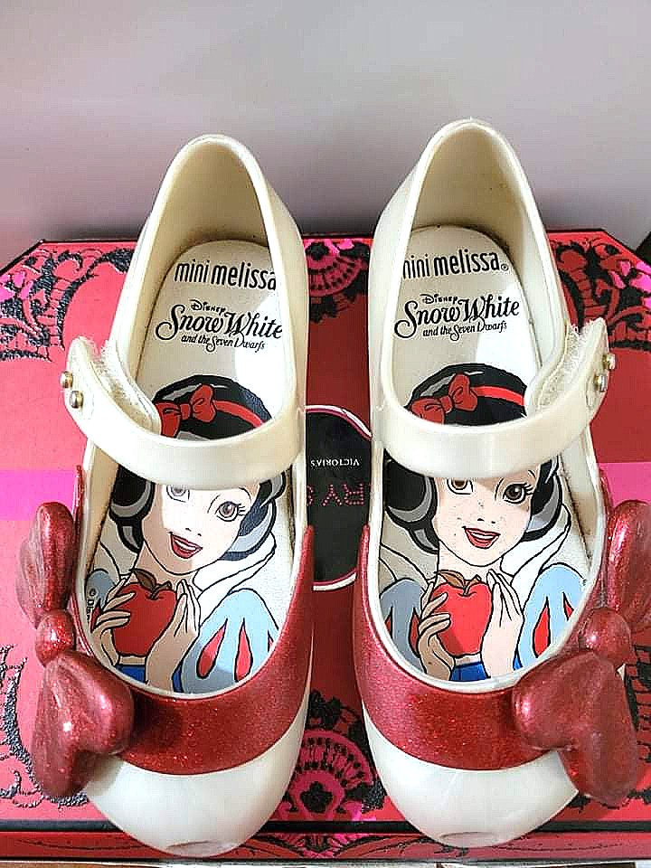 Mini melissa discount snow white shoes