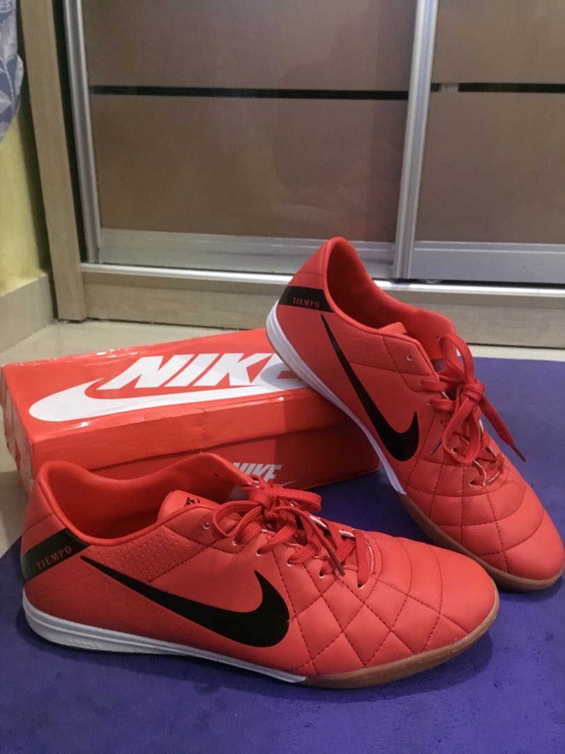 Nike Tiempo Legend 8 Academy IC Indoor/Court Soccer Shoe