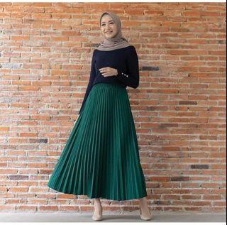 Pleated green skirt