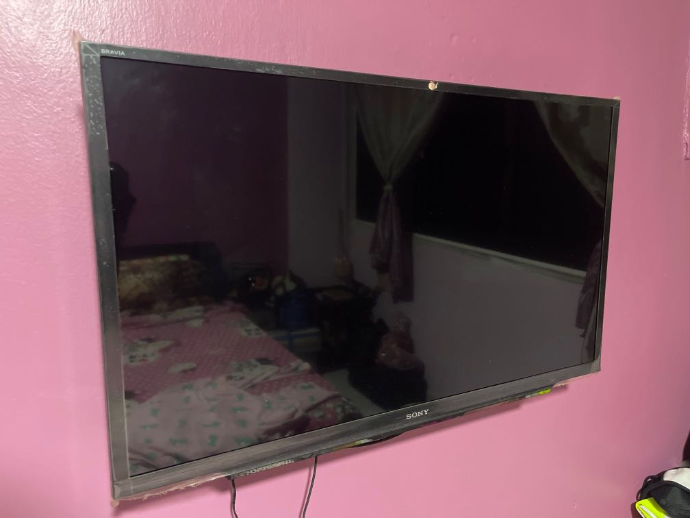 Sony 32” smart tv, TV & Home Appliances, TV & Entertainment, TV on