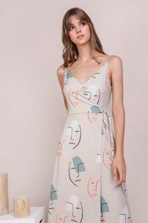 (Category: ) located in . Submitted by thewardrobethriftstore (Listing ID 1108545753, Image 1). Description: .