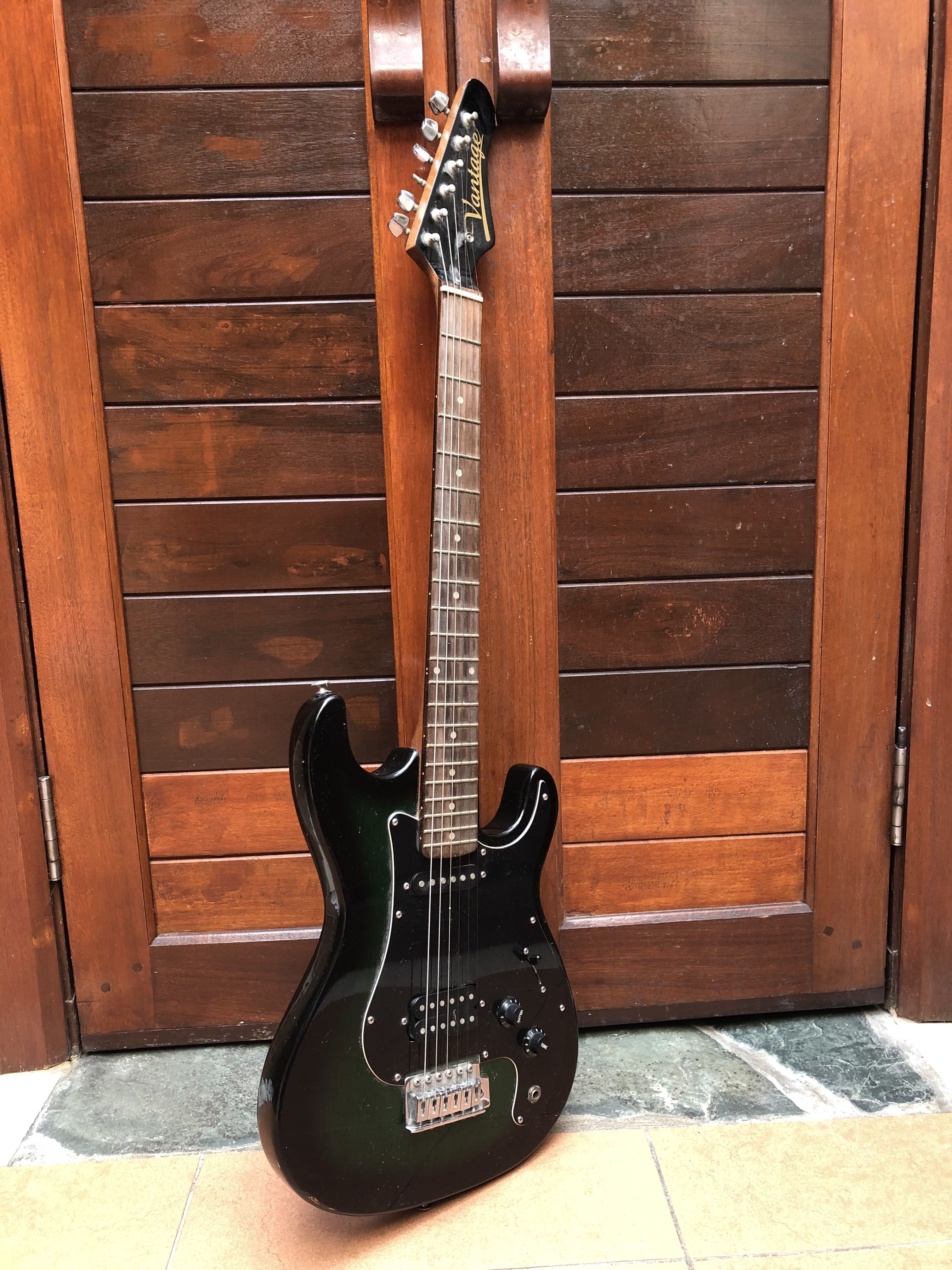 Vantage stratocaster store