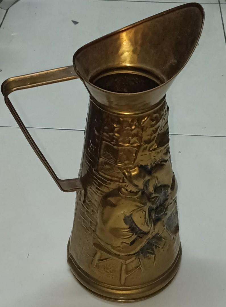 Vintage 9 EMBOSSED BRASS JUG-PEERAGE-Made in England - household