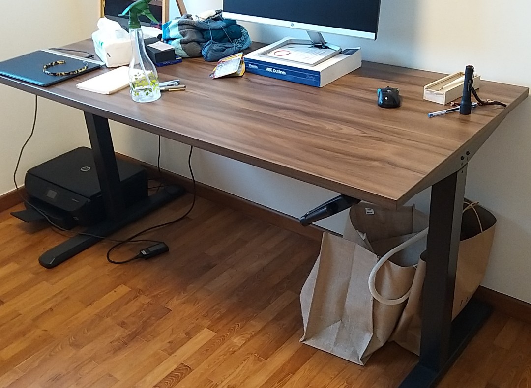Manual standing desk from Ergoedge Everdesk Furniture Home