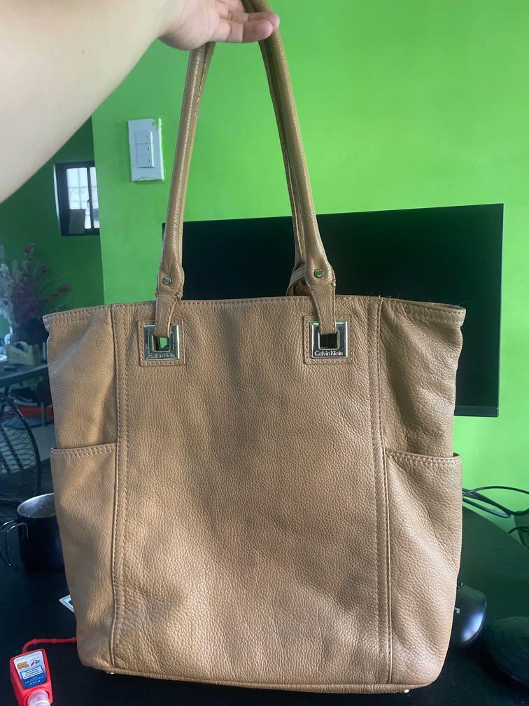 Calvin Klein Ladies Tote Bag (Category: Shoulder Bags) located in Paranaque City. Submitted by mrli4101 (Listing ID 1108715553, Image 2). Description: Negotiable Calvin Klein Authentic Good condition Pls check photos for product status Aldo, Nine West, Charles & Keith, Calvin Klein, Coach, Kenneth Cole, Michael Kors, Tory Burch, Chanel, Dior, Celine, DKNY, Kate Spade, Marc Jacobs, Givenchy, Lacoste.