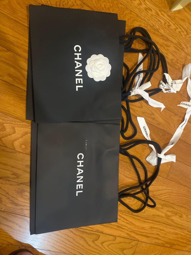 Chanel paperbag medium size (Category: Luxury Accessories) located in San Juan City. Submitted by mpreloved57 (Listing ID 1108843397, Image 1). Description: .