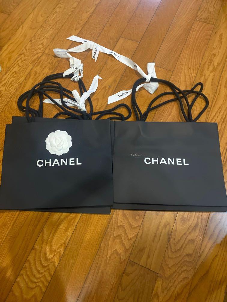 Chanel paperbag medium size (Category: Luxury Accessories) located in San Juan City. Submitted by mpreloved57 (Listing ID 1108843397, Image 2). Description: .